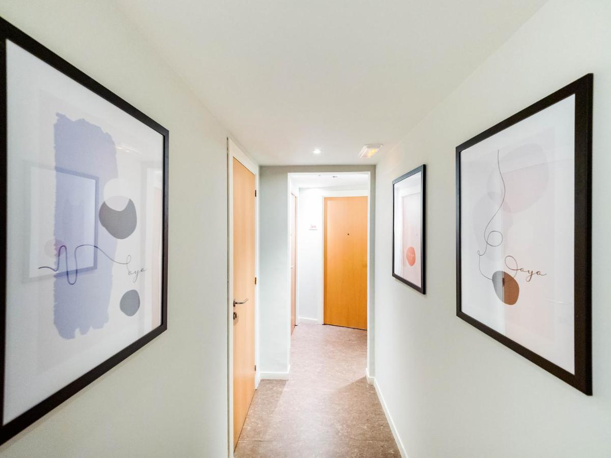 Hostal Athenas Sant Adria de Besos Dış mekan fotoğraf