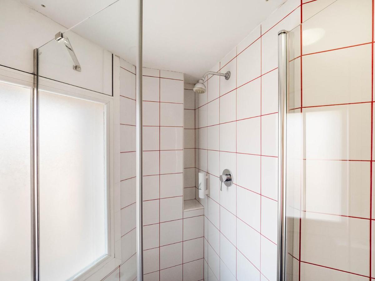 Hostal Athenas Sant Adria de Besos Dış mekan fotoğraf