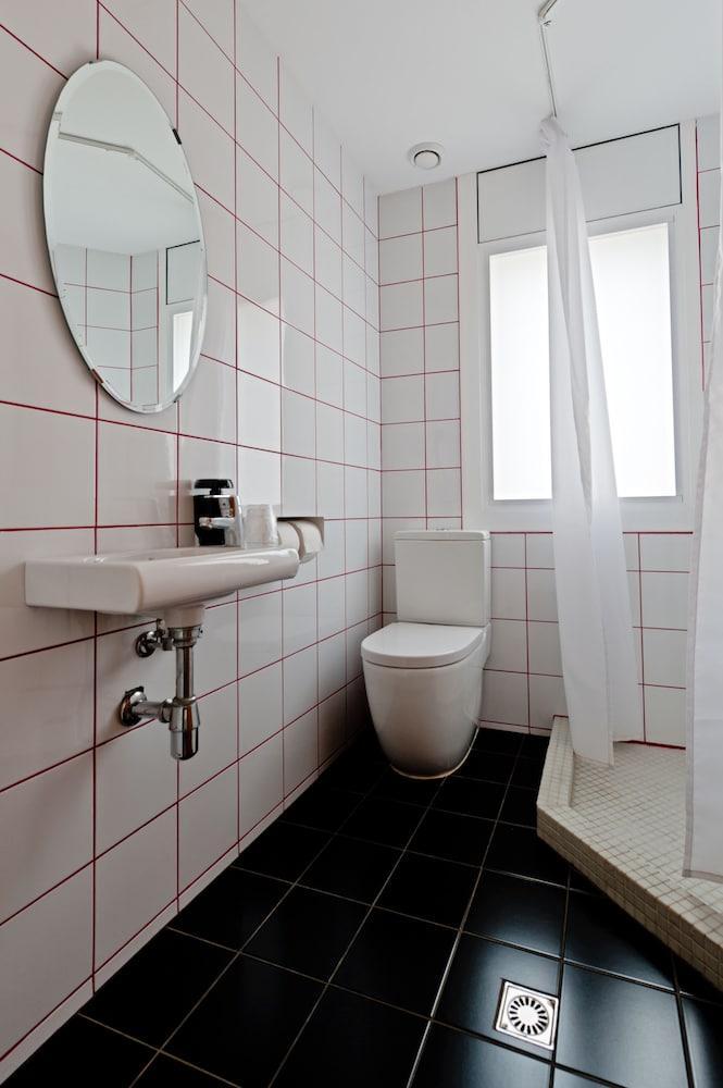 Hostal Athenas Sant Adria de Besos Dış mekan fotoğraf